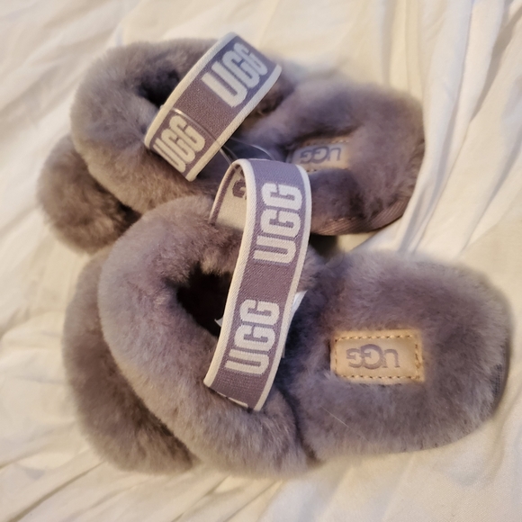 Ugg Light Gray Fuzzy Shearling Lined Slippers 1116636t Toddler Girls - Picture 3 of 7